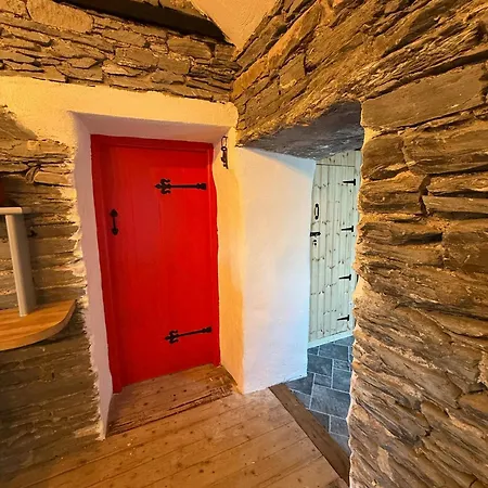 Teach Neil Mhanais Фалкарра