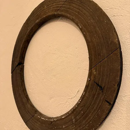 Teach Neil Mhanais *