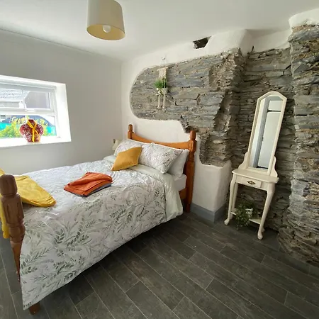 Teach Neil Mhanais 펜션 *